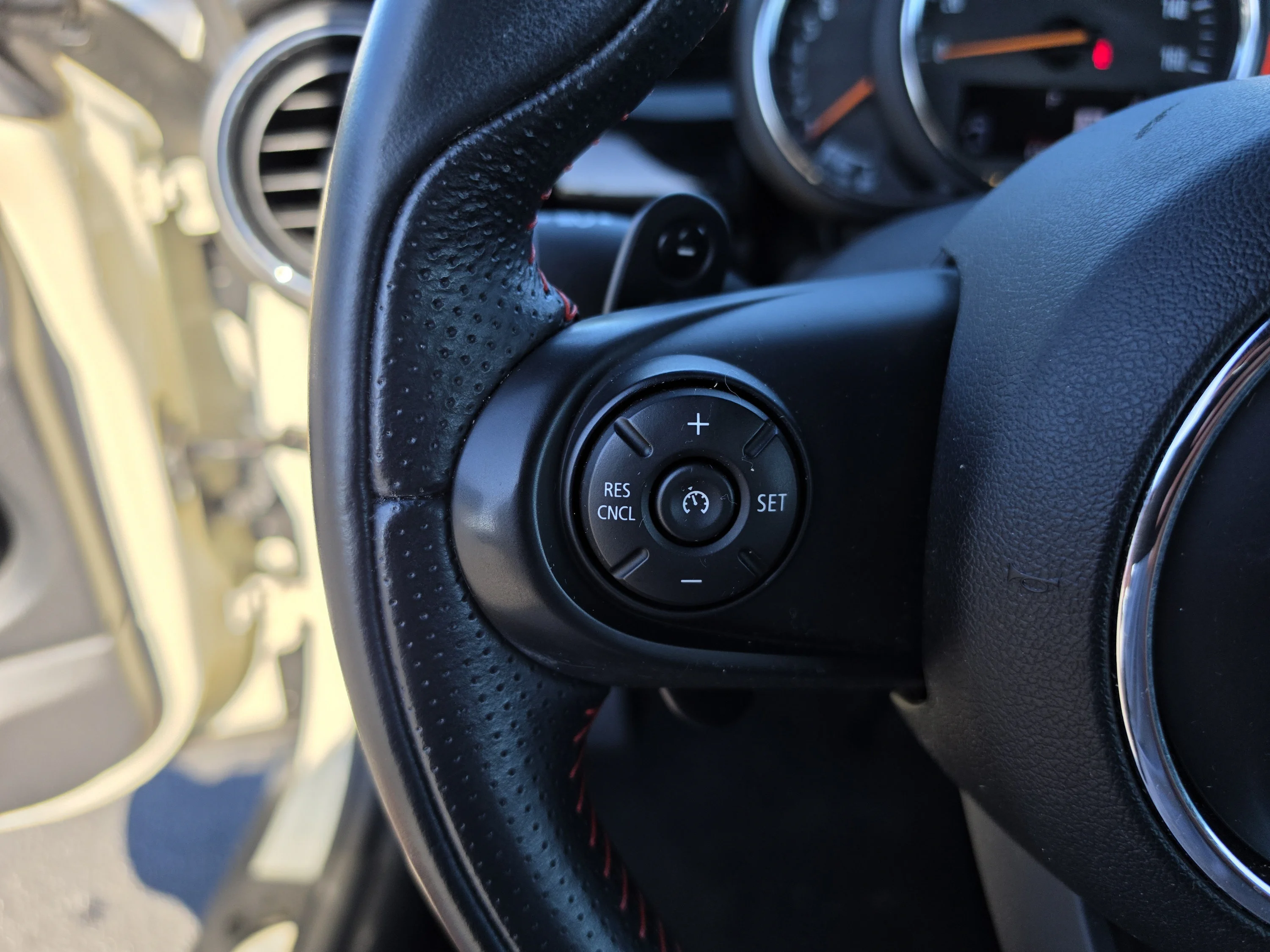 Used 2019 Pepper White MINI Cooper S image 33