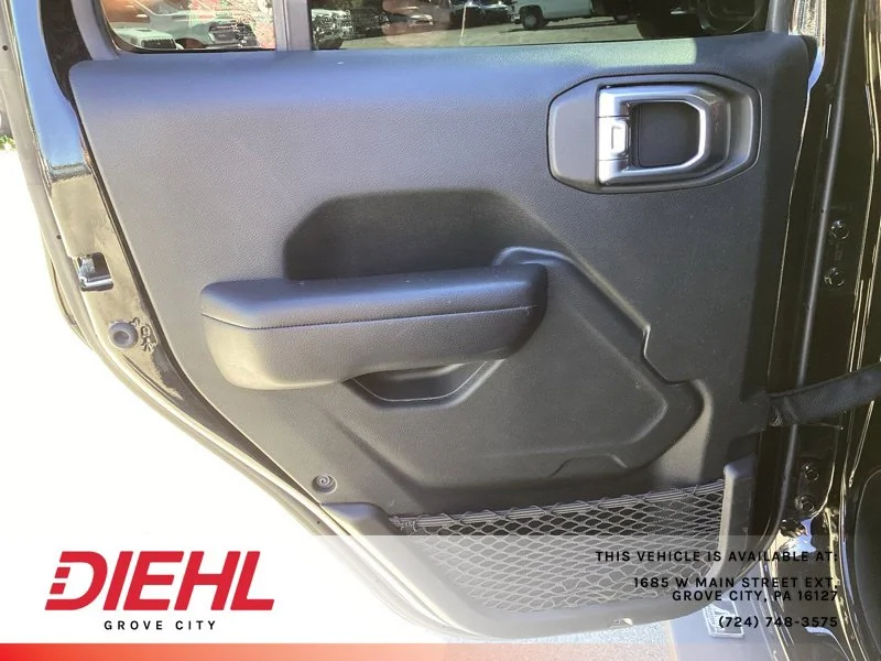 Used 2021 Black Jeep Mojave image 14