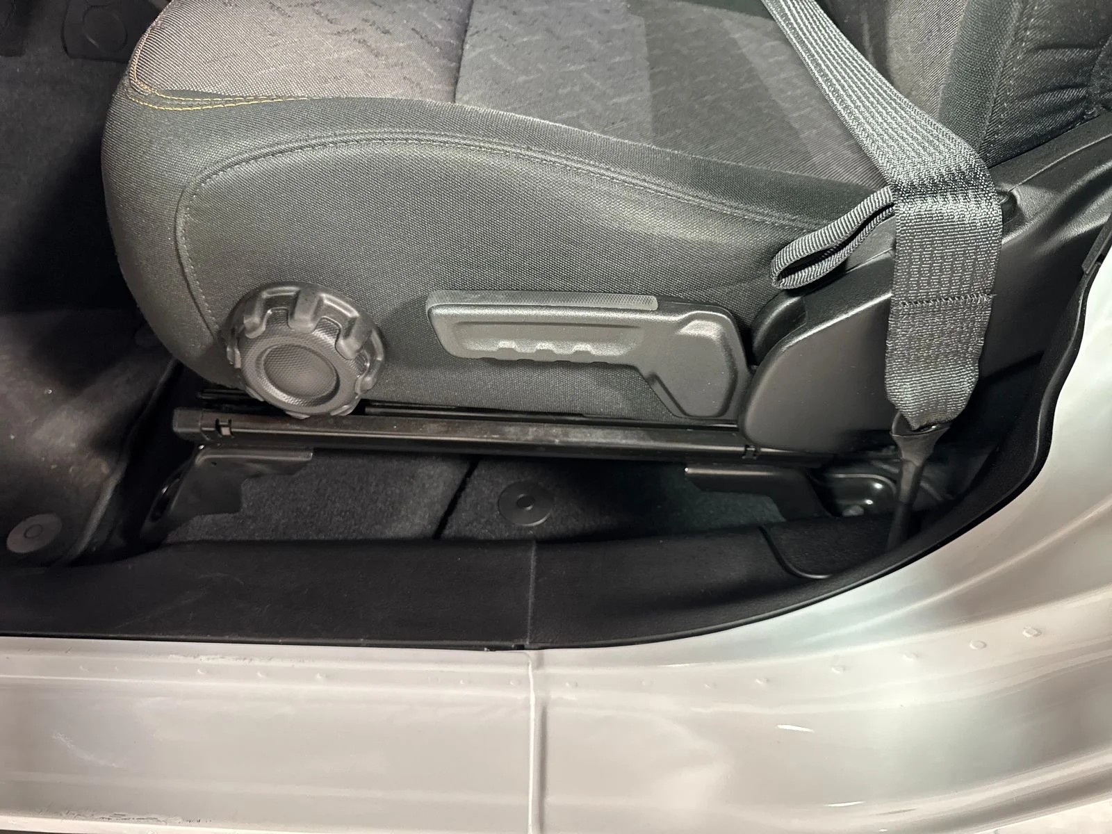 Used 2026 Bright White Clearcoat Jeep Mojave image 15