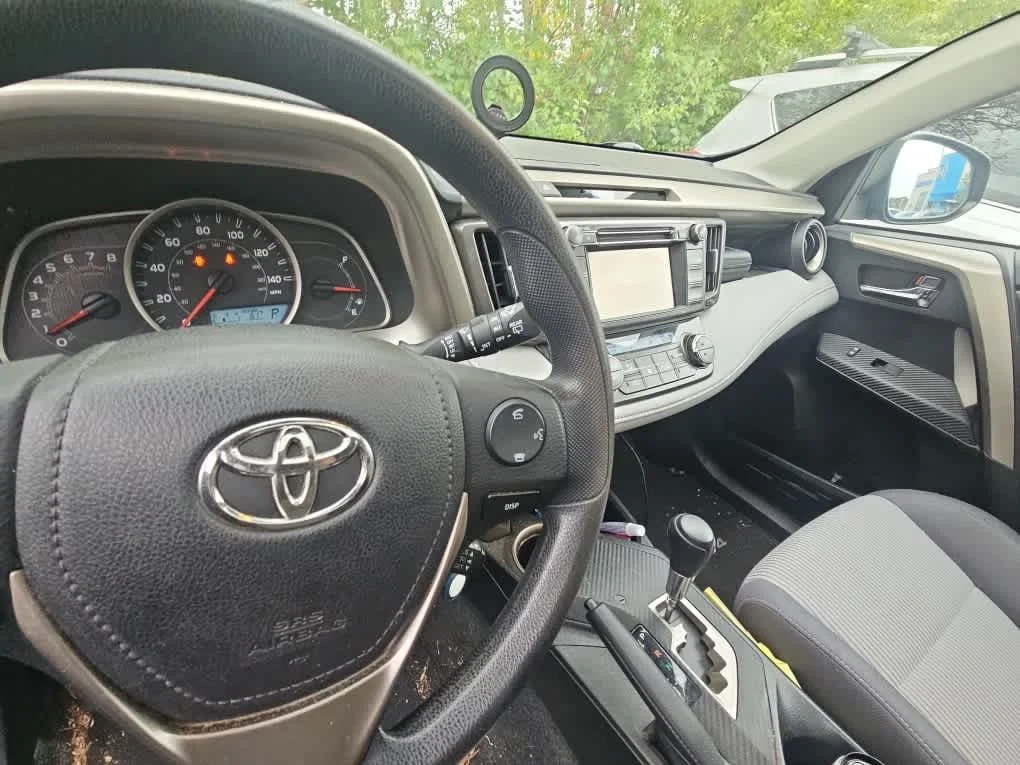 Used 2014 Magnetic Gray Metallic Toyota XLE image 7