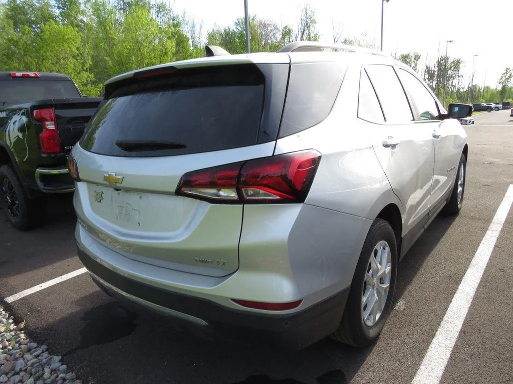 Used 2022 Silver Ice Metallic Chevrolet LT image 10