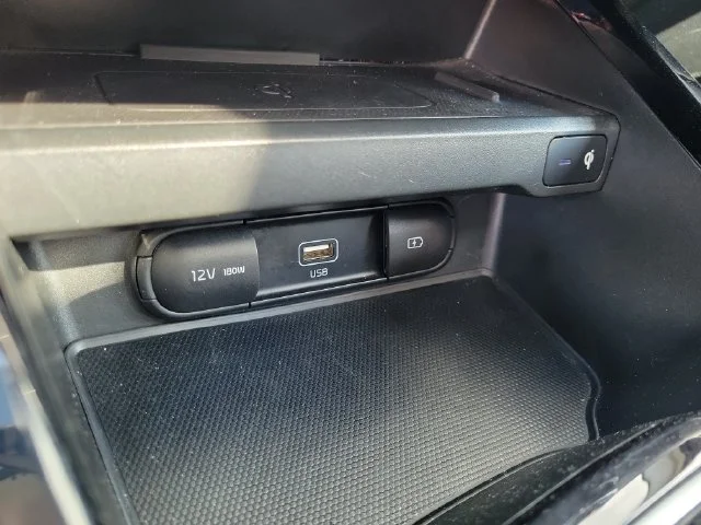 Used 2021 White Kia EX image 34