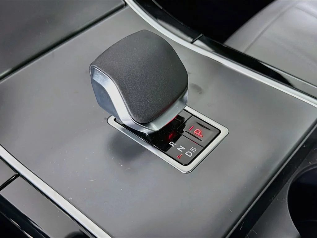 New 2026 Arroios Grey Land Rover S image 17