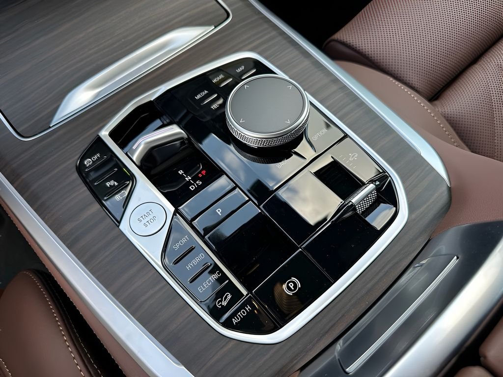 New 2026 Black Sapphire Metallic BMW xDrive50e image 19