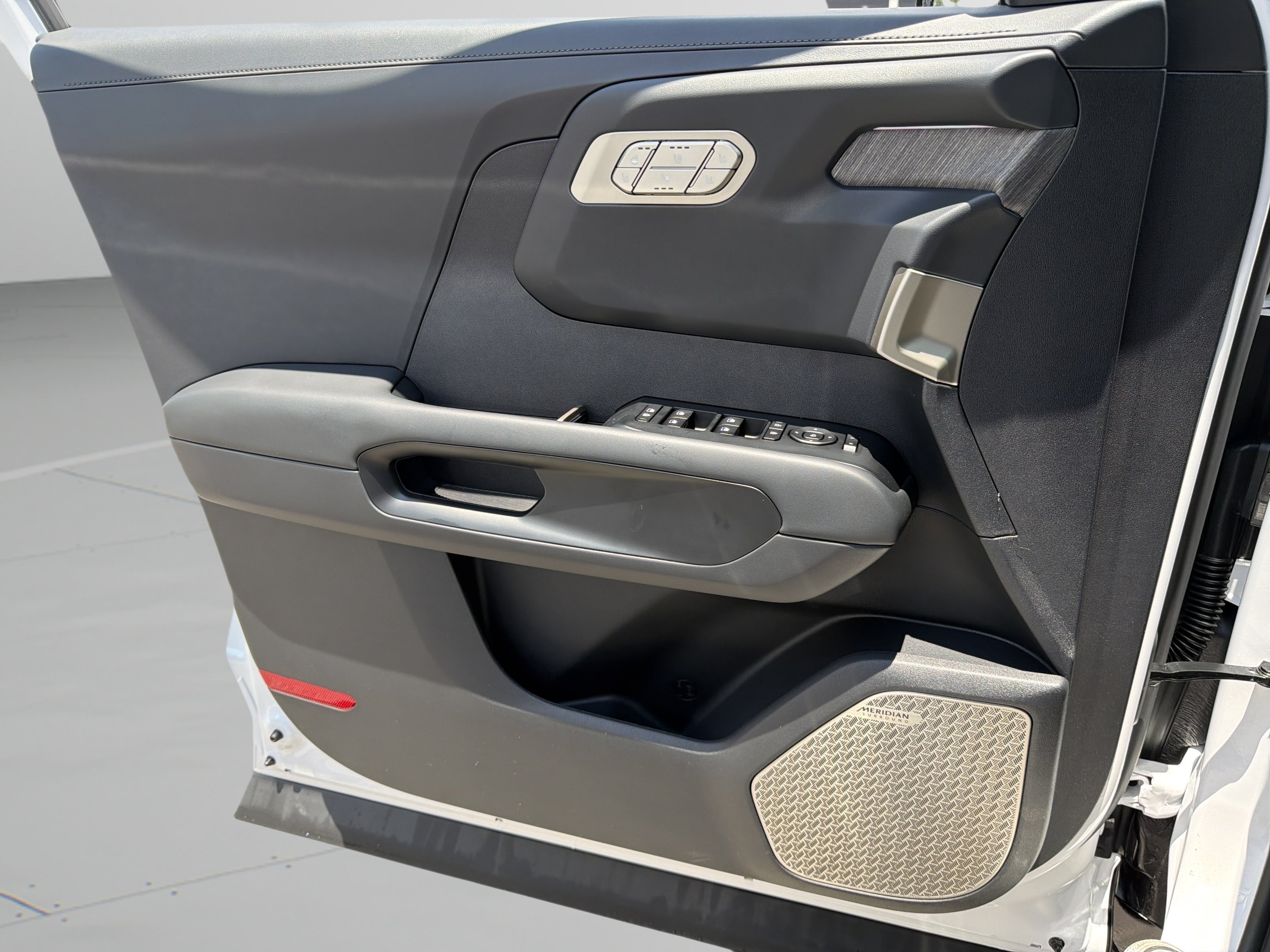 New 2027 Glacial White Pearl Kia SX Prestige image 18