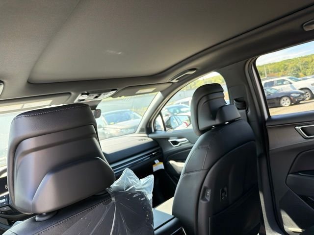 New 2027 Glacial White Pearl / Black Ro Kia X-Line image 9