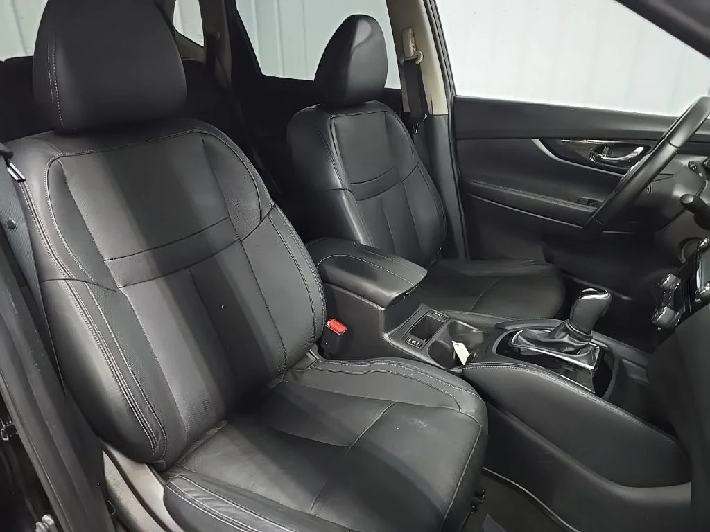 Used 2017 Black Nissan SL image 16