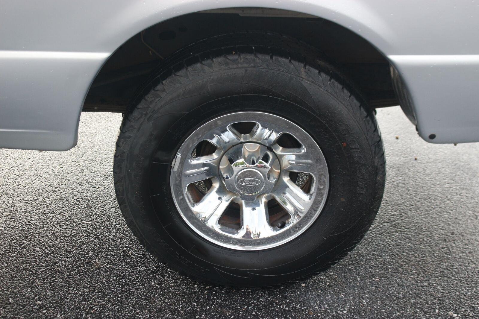 Used 2003 Silver Ford XL Fleet image 29