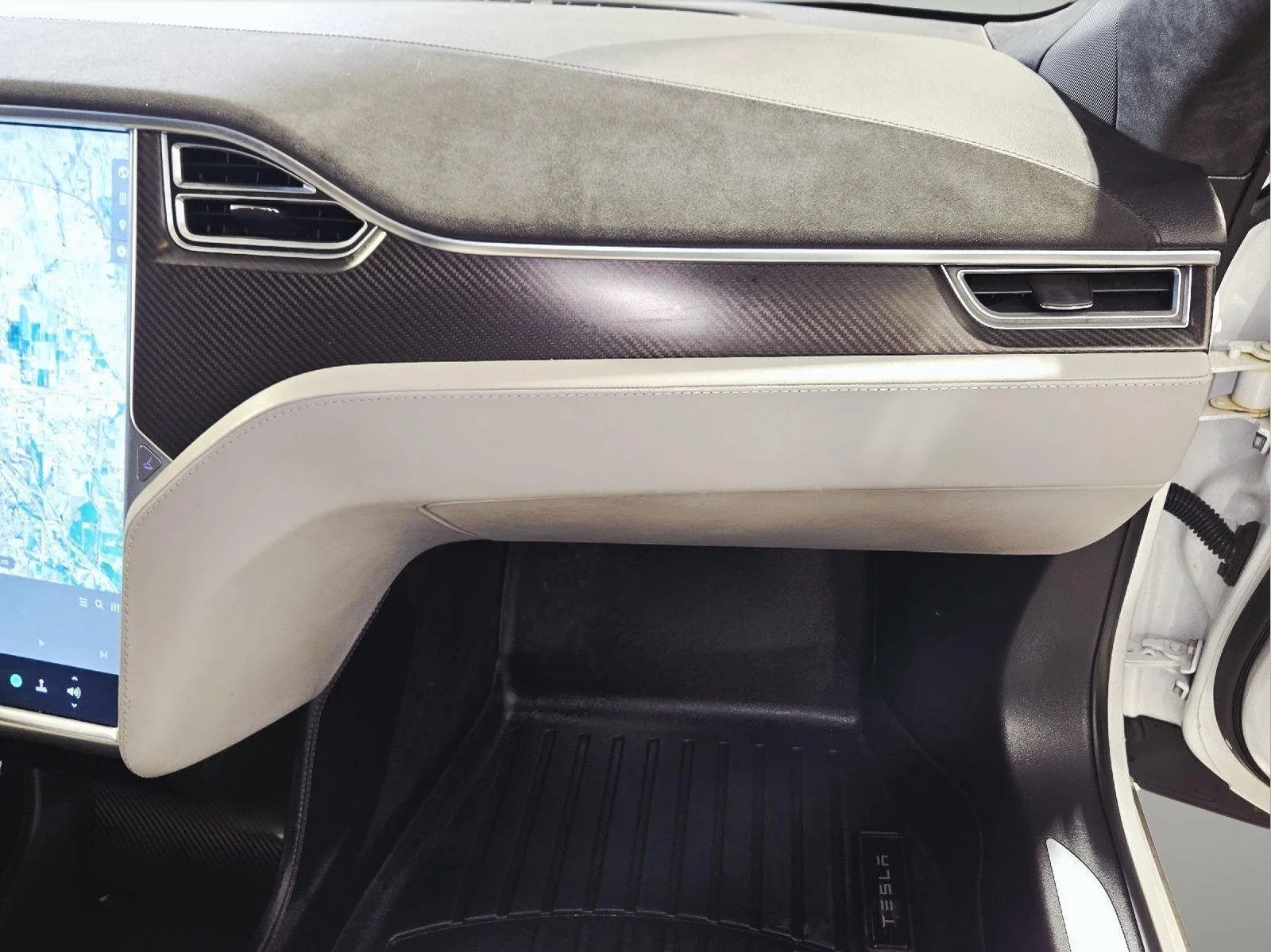 Used 2015 White Tesla P85D image 71