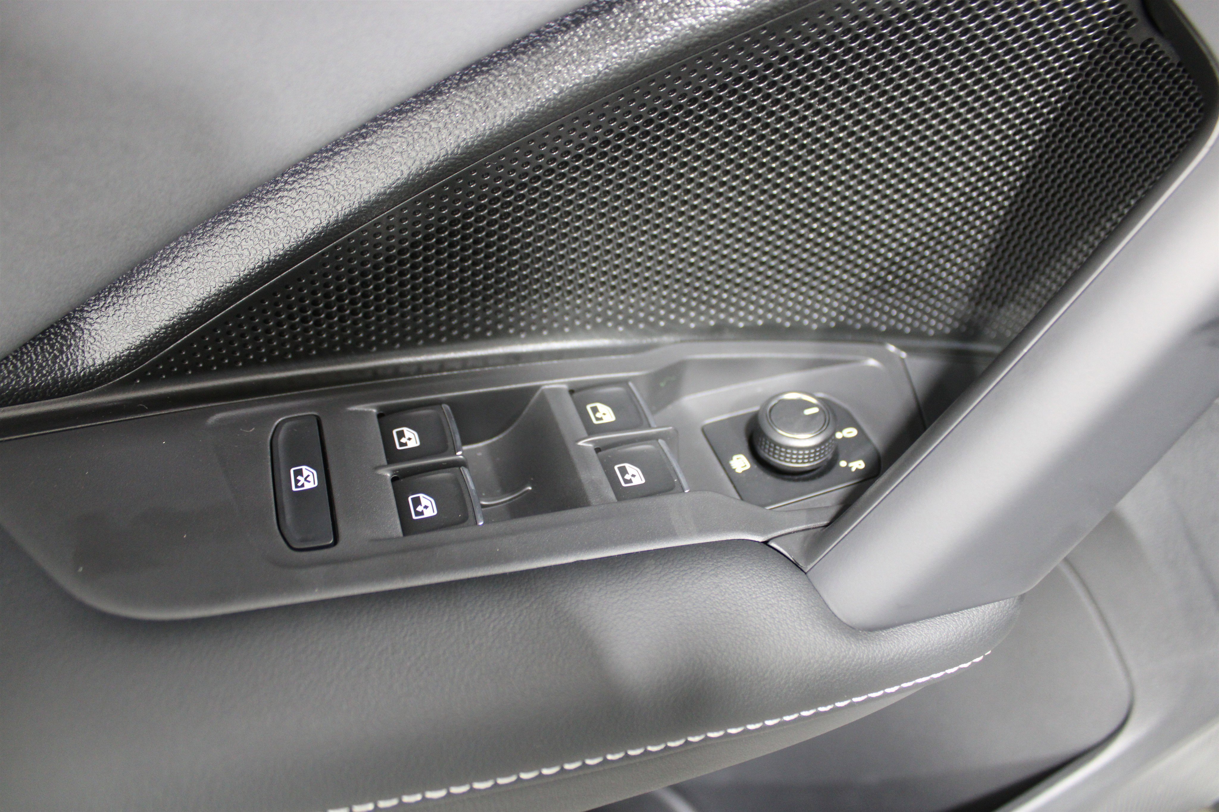 New 2026 Opal White Pearl Volkswagen SE R-Line Black image 7