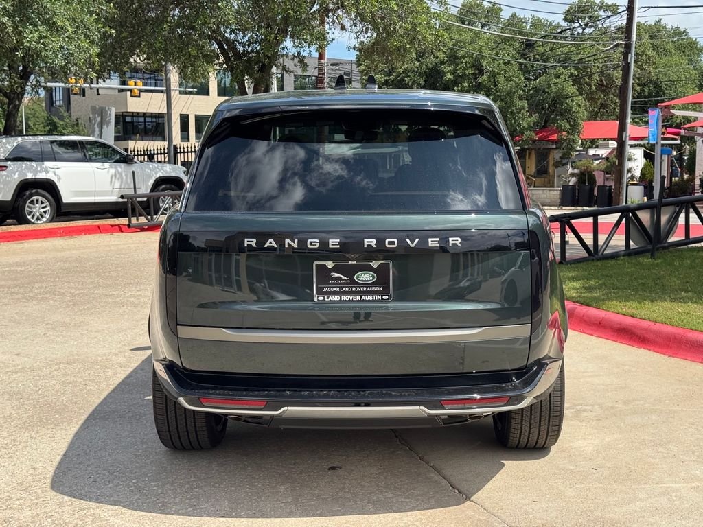New 2026 Belgravia Green Metallic Land Rover SE image 7