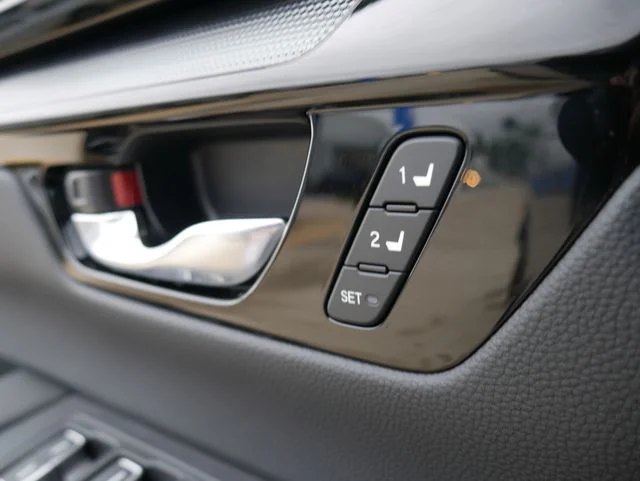 New 2027 Platinum White Pearl Honda Sport Touring Hybrid AWD image 18