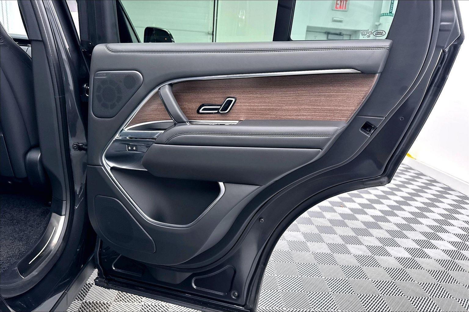 New 2026 Carpathian Grey Premium Metallic Land Rover SE image 23