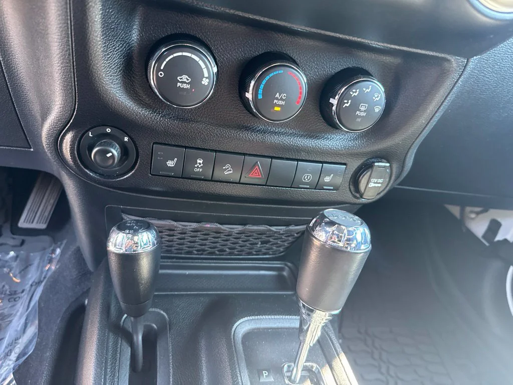 Used 2017 White Jeep Unlimited Sahara image 15