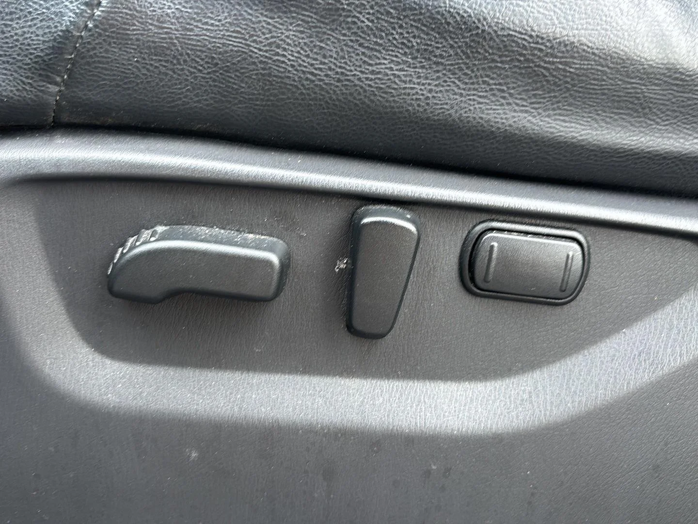 Used 2023 Gun Metallic Nissan SL image 9