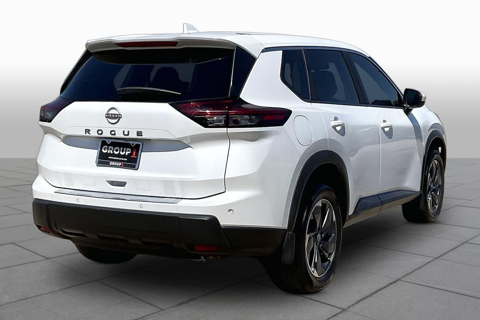 Used 2025 Everest White P Nissan SV image 12