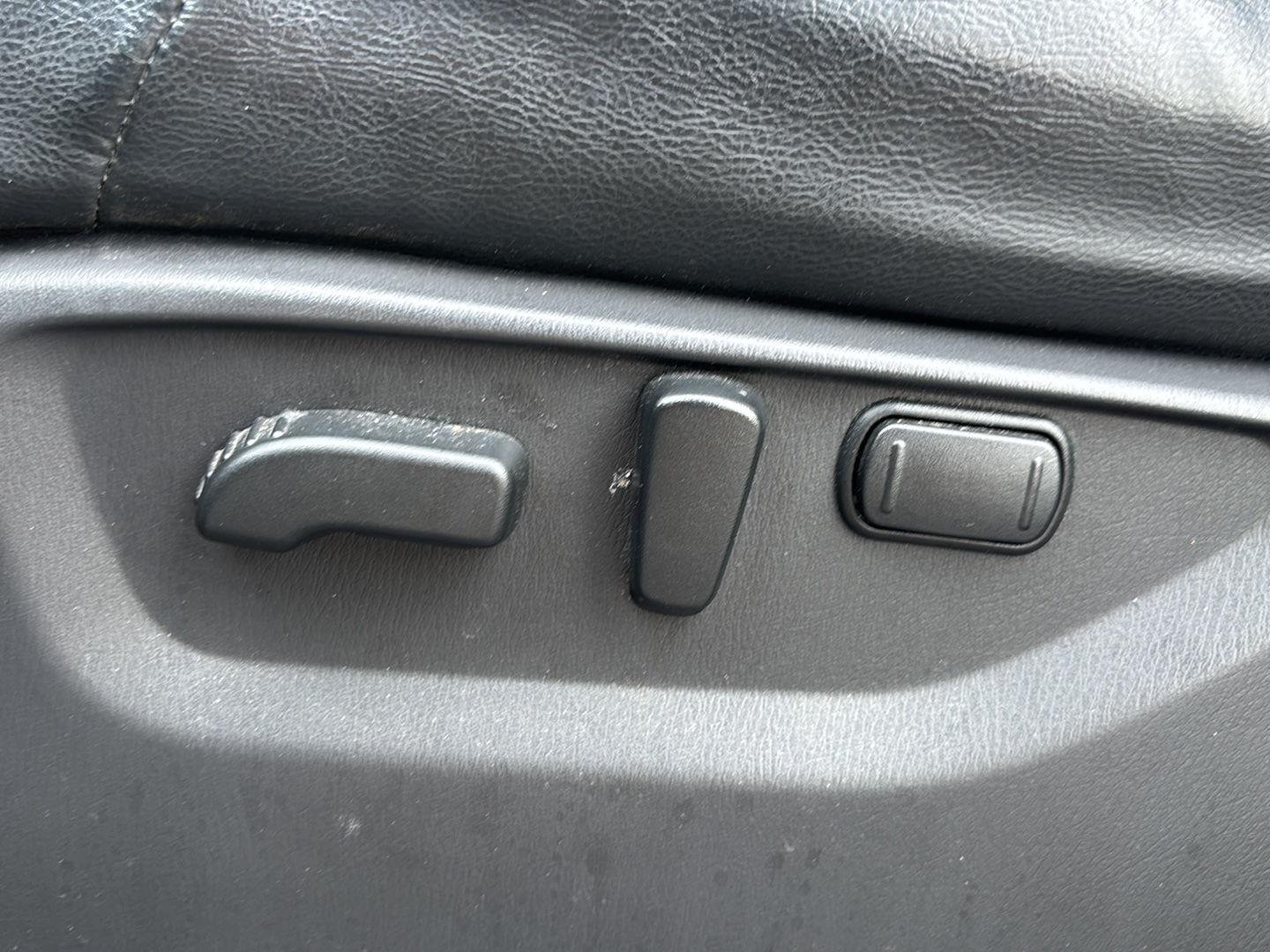 Used 2023 Gun Metallic Nissan SL image 9