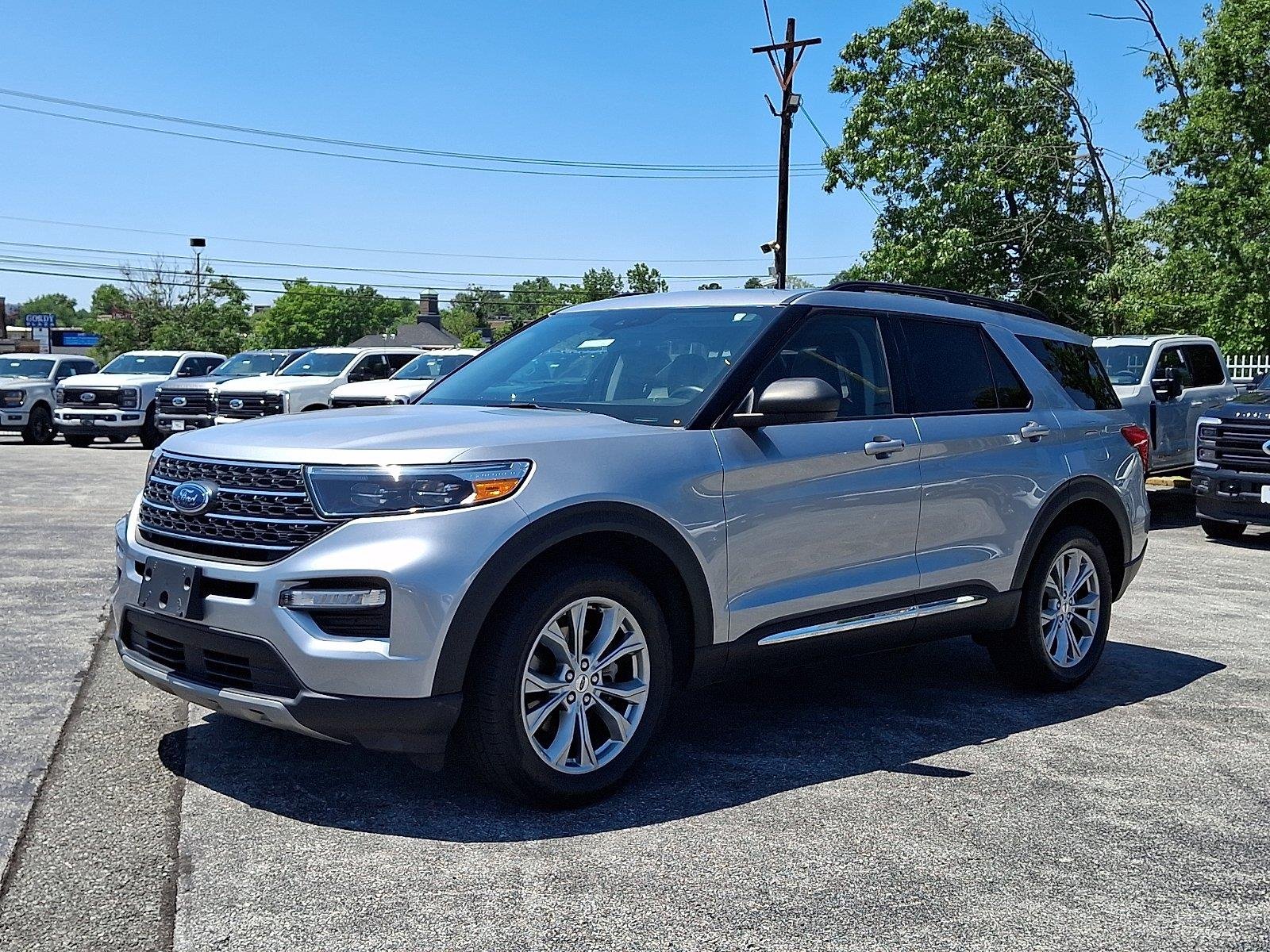 Certified Used 2023 Iconic Silver Ford XLT image 3