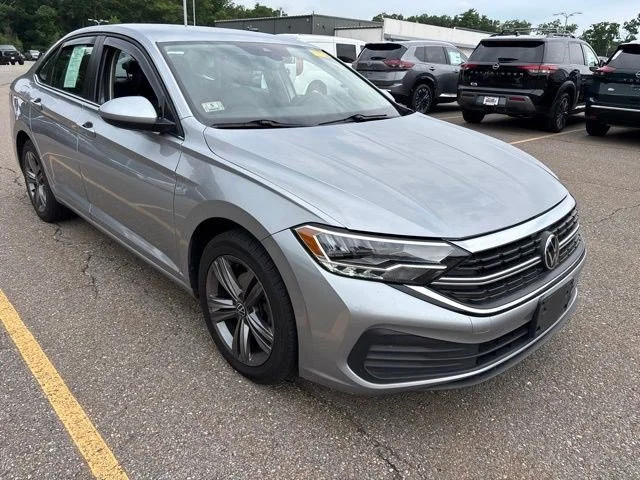 Used 2023 Silver Metallic Volkswagen SE image 1