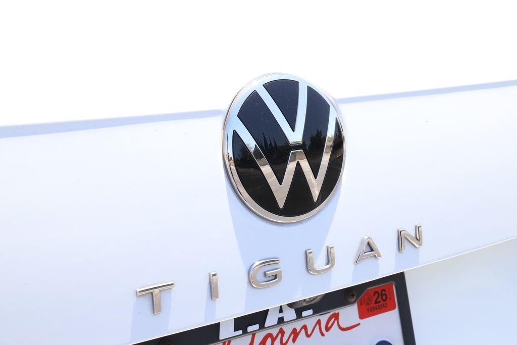 Used 2022 Pure White Volkswagen 2.0T SE image 4