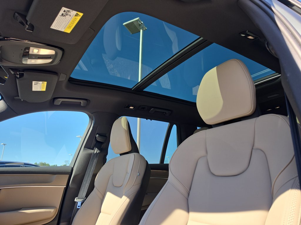 New 2027 Green Volvo B6 Plus 7-Seater image 12