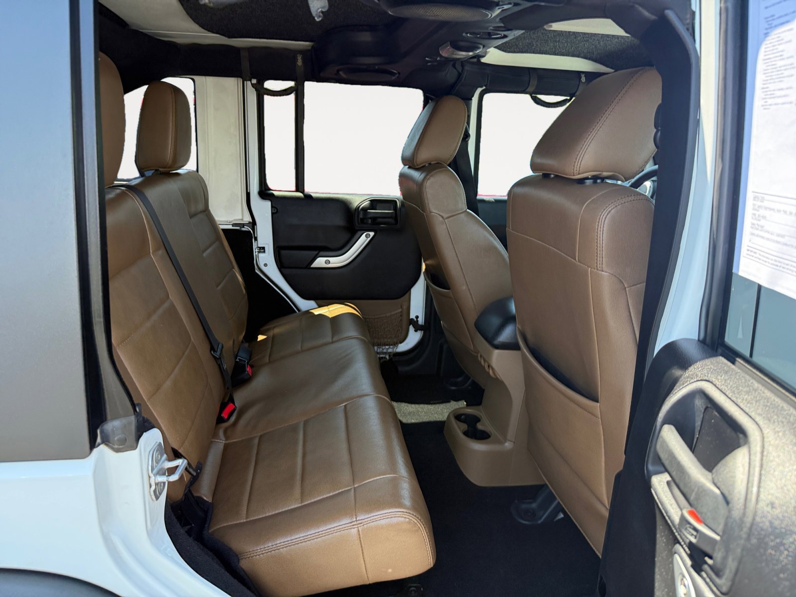 Used 2012 Bright White Clearcoat Jeep Unlimited Rubicon image 18