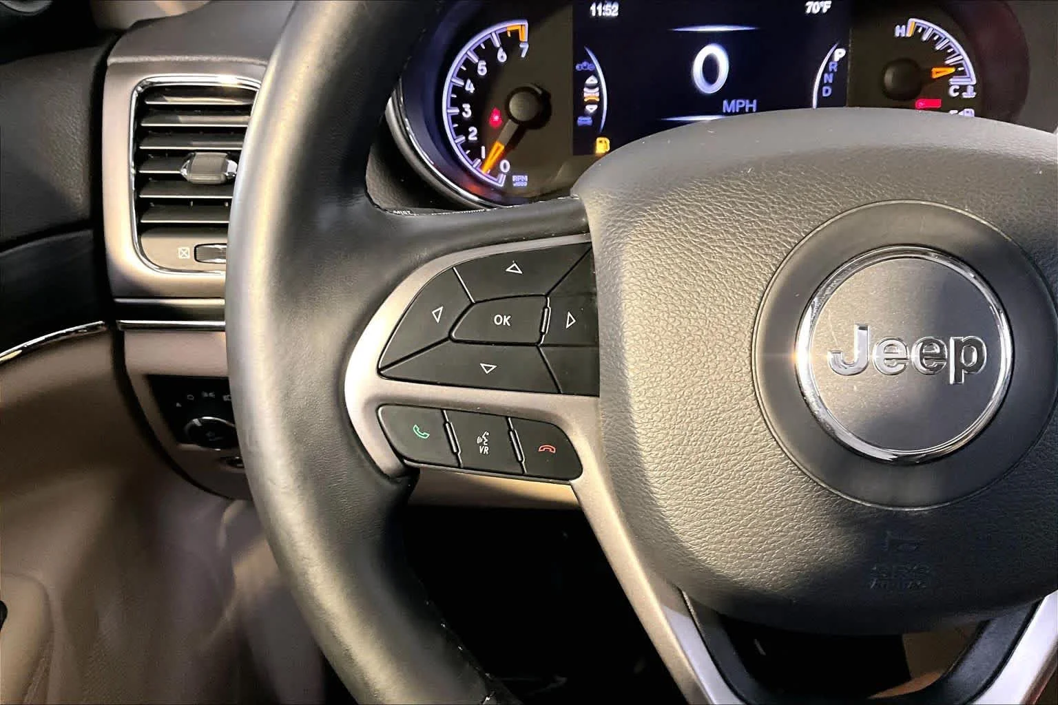 Used 2020 Diamond Black Crystal Pearlcoat Jeep Limited image 24