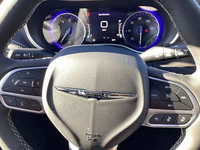 New 2026 Bright White Clearcoat Chrysler SELECT image 13