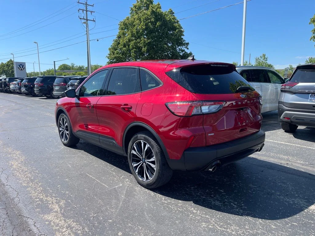 Used 2022 Rapid Red Metallic Tinted Clearcoat Ford SE image 2