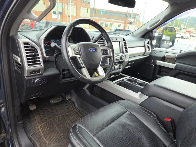 Used 2017  Ford Lariat image 9