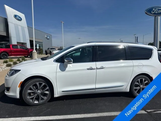Used 2017 Bright White Clearcoat Chrysler Limited image 3