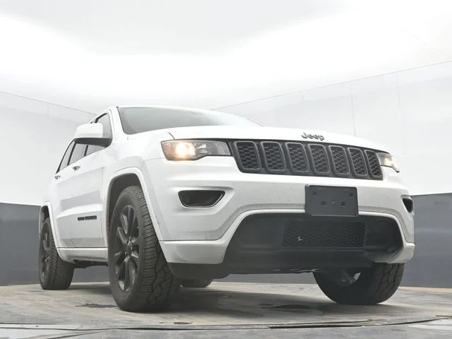 Used 2019 Bright White Clearcoat Jeep Altitude image 30