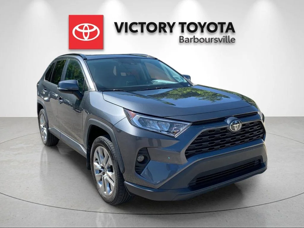 Used 2021 Gray Toyota XLE Premium image 5