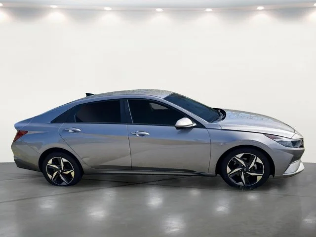 Used 2023 Silver Hyundai SEL image 12