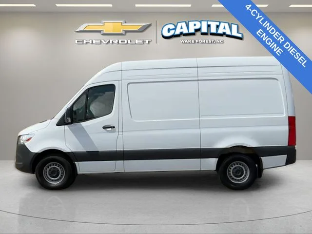 Used 2025  Mercedes-Benz Cargo 144 WB image 3