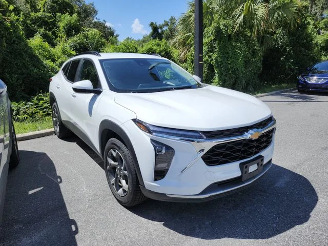 Used 2025 White Chevrolet LT image 1