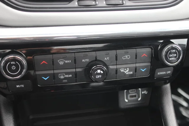 Used 2023 Silver Jeep Limited image 11
