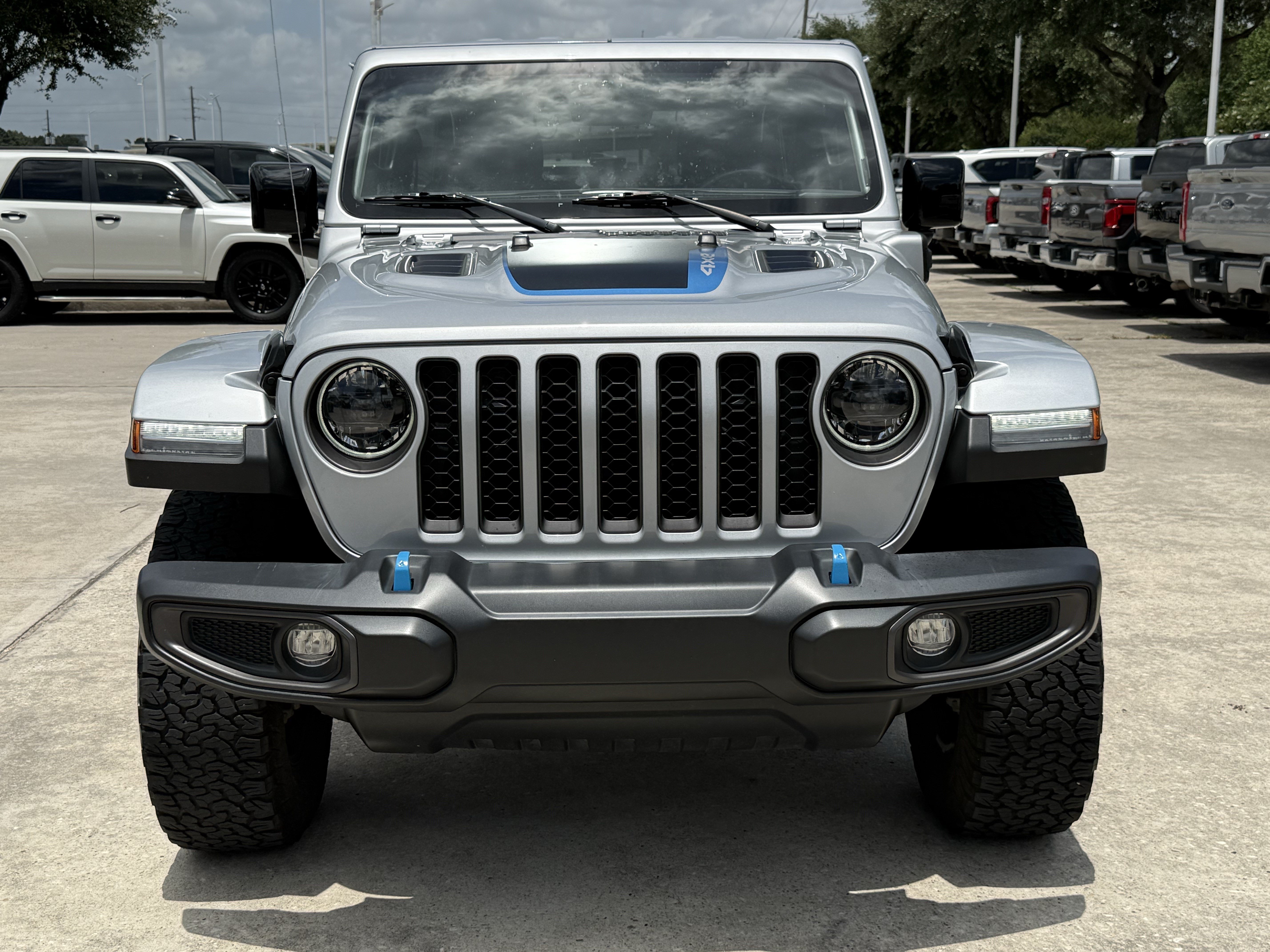 Used 2023 Silver Zynith Clearcoat Jeep  image 10