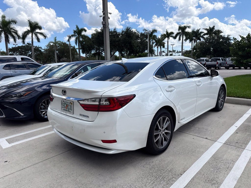 Used 2018 White Pearl Lexus 300h image 6
