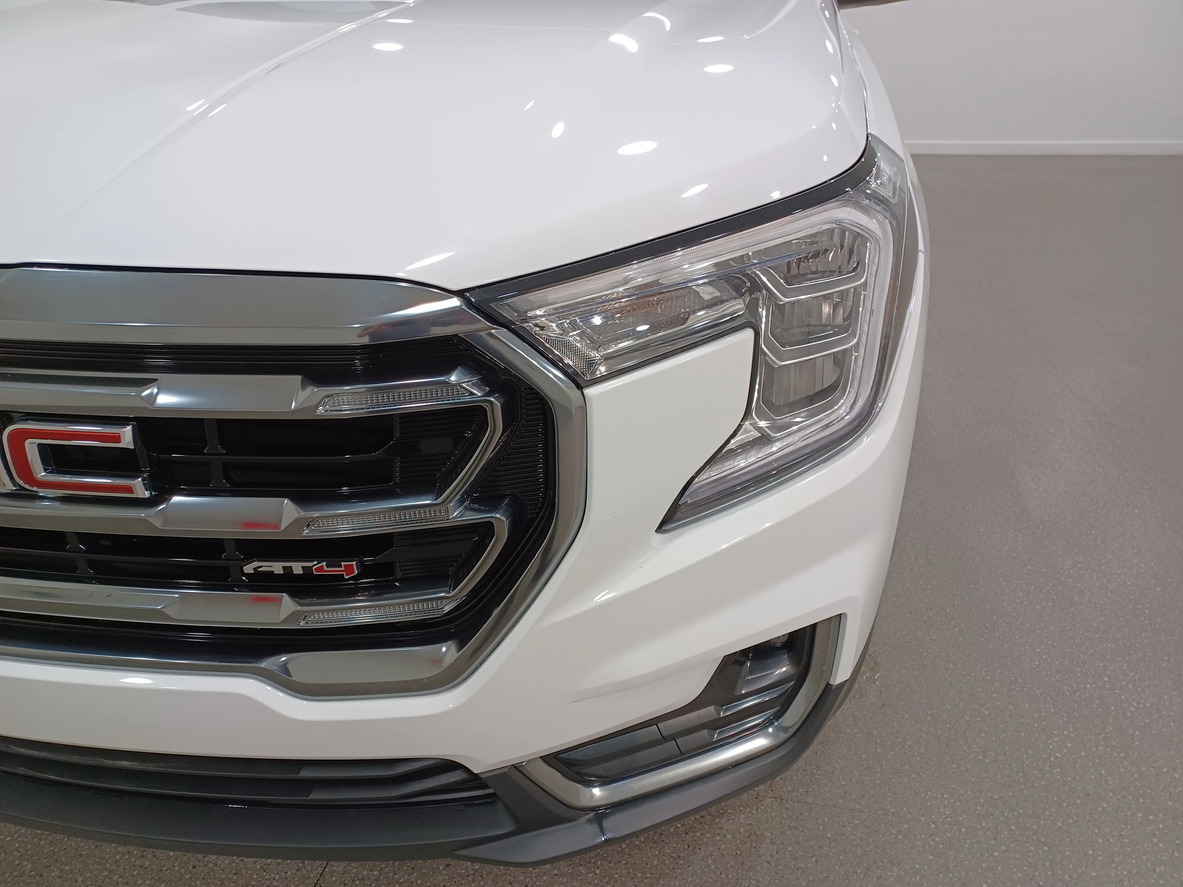 Certified Used 2023 White GMC AT4 AWD *Adaptive Cruise | Remote Start | Htd Leather | Htd Wheel | Apple CarPlay | Park Assist image 5