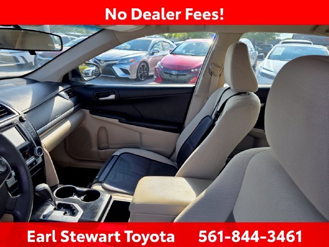 Used 2014 Gold Toyota L image 3