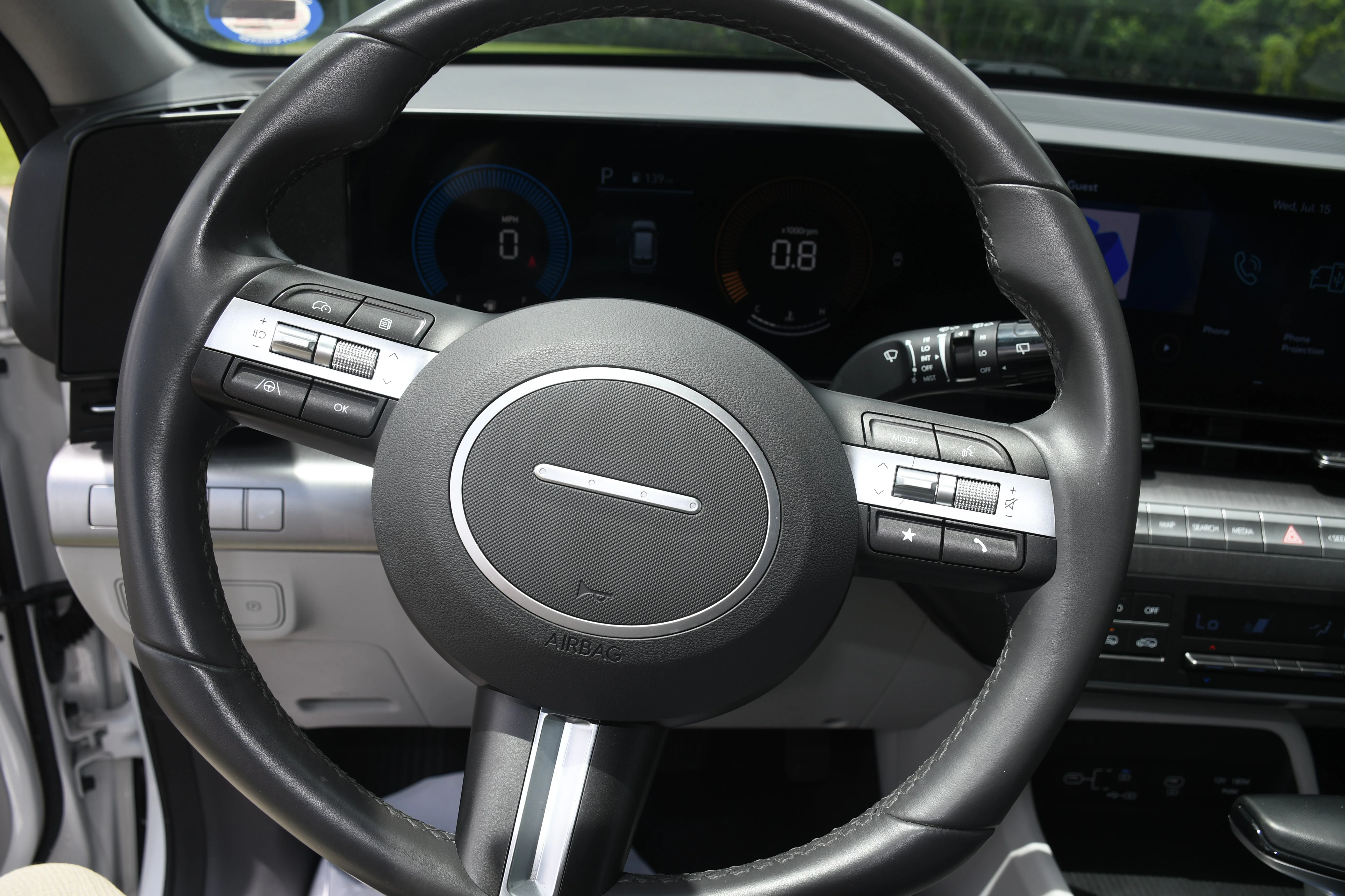 Used 2025 White Hyundai SEL image 11
