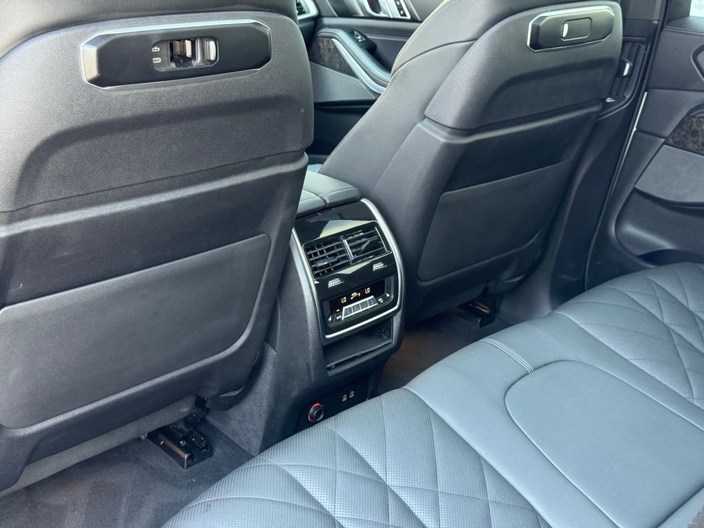 Used 2024 White BMW xDrive40i image 24