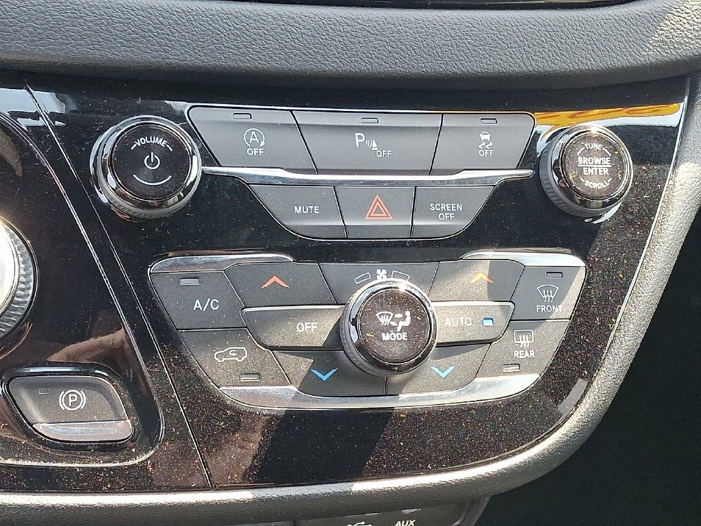Used 2020 Blue Chrysler Touring L image 18