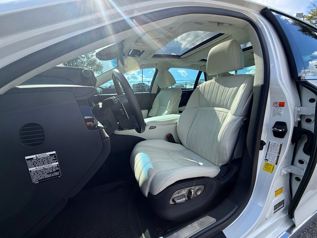 Used 2023 White Lexus 500 image 18