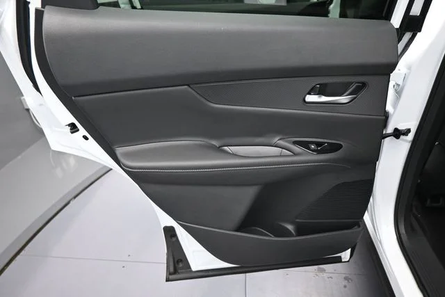 New 2026 Everest White Pearl TriCoat Nissan SL image 10