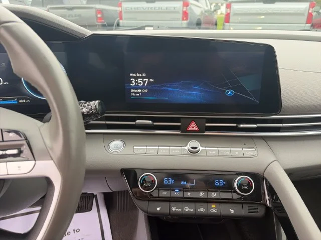 Used 2025 Metal Hyundai SEL Convenience image 21