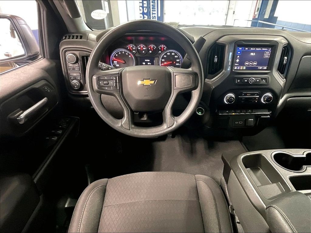 Used 2023 White Chevrolet Custom image 17
