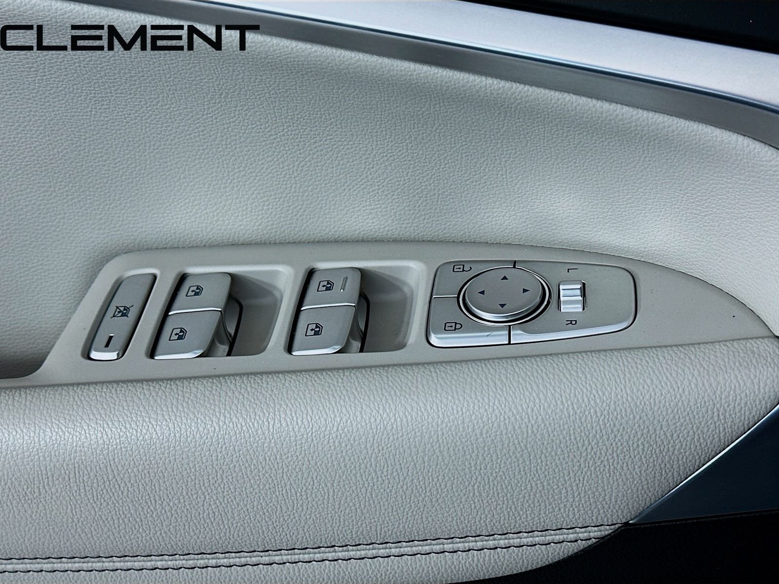 2023 GENESIS G70 Standard - Photo 25