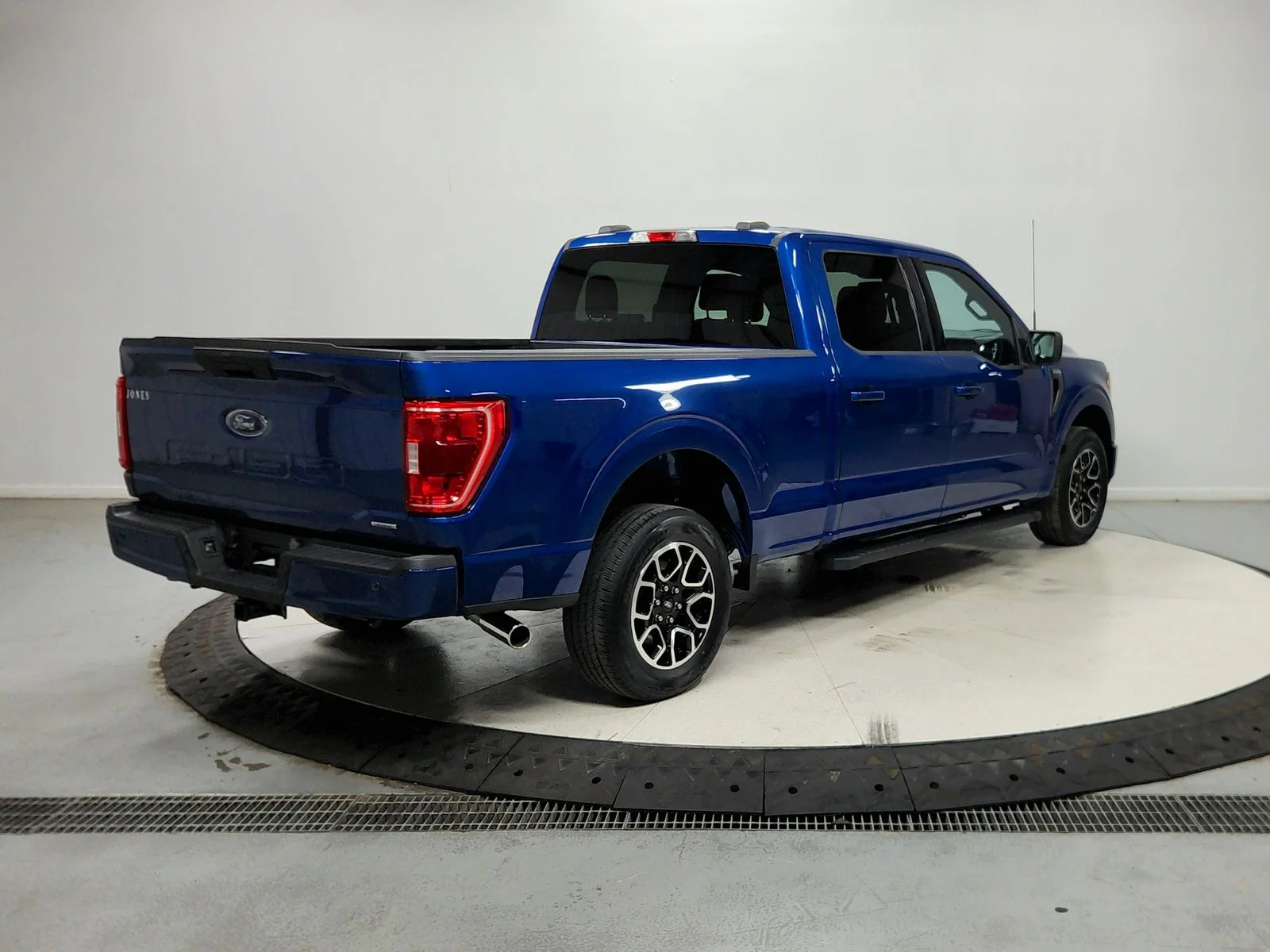 Used 2023  Ford XLT image 8